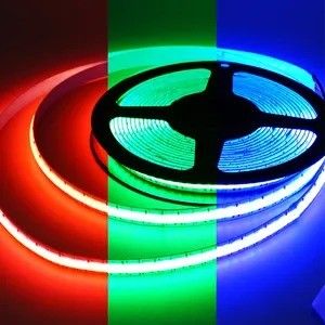 ৬০০০০ ঘণ্টার কাজের সময় সহ COB LED স্ট্রিপ DC12V/24V CRI90 320LEDs/m 110lm/W